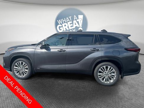 Used 2025 Toyota Highlander Platinum AWD/4WD image 7