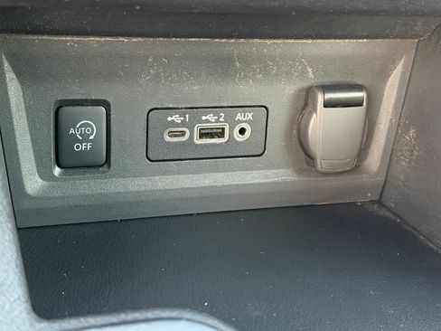 Certified 2025 Nissan Sentra SV FWD image 22