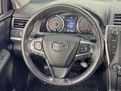 Used 2017 Toyota Camry SE image 18