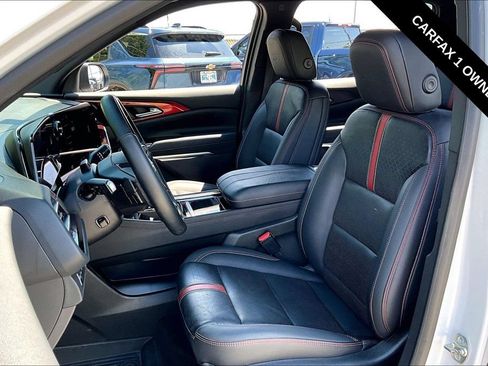 Used 2025 Chevrolet Traverse RS w/ LPO, Floor Liner Package FWD image 21