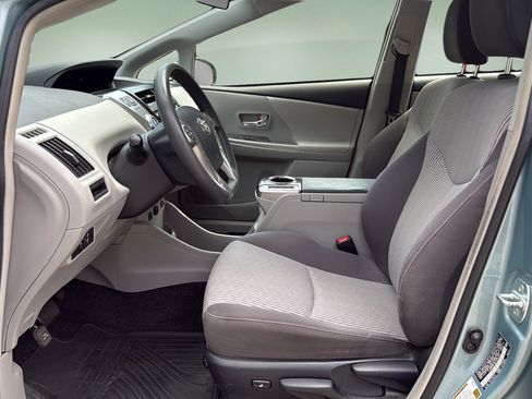 Used 2016 Toyota Prius V Three FWD image 11