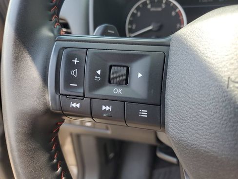 Used 2025 Nissan Rogue SV AWD/4WD image 12