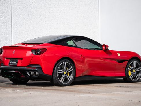 Used 2019 Ferrari Portofino image 8