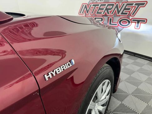 Used 2021 Toyota Camry LE image 29