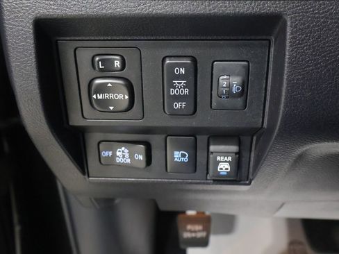 Used 2021 Toyota Tundra SR5 AWD/4WD image 30