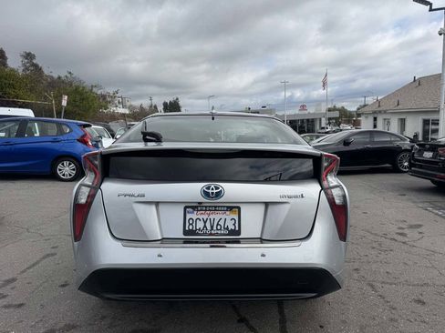 Used 2018 Toyota Prius Two image 5
