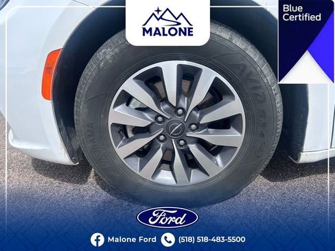 Used 2023 Chrysler Pacifica Touring-L FWD image 23