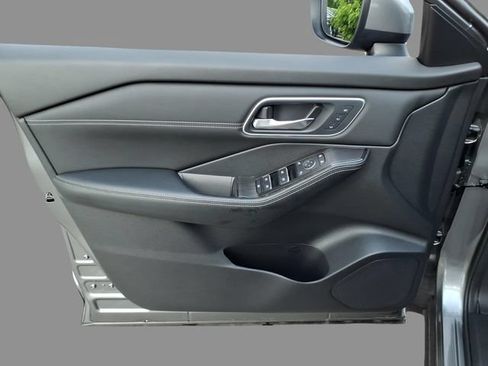 Certified 2026 Nissan Rogue Platinum w/ Platinum Premium Package AWD/4WD image 17