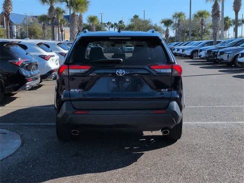 Used 2021 Toyota RAV4 XLE Premium image 7