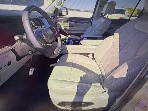 Used 2022 Jeep Wagoneer Series III AWD/4WD image 7