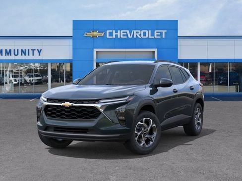 New 2026 Chevrolet Trax LT w/ LT Convenience Package FWD image 8