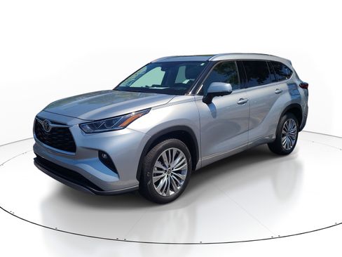 Used 2023 Toyota Highlander Platinum image 3