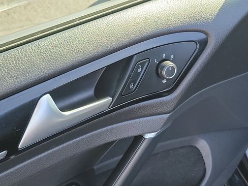 Used 2017 Volkswagen GTI Sport image 21