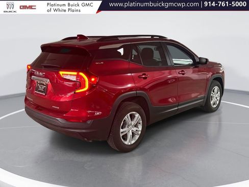 Used 2024 GMC Terrain SLE w/ Driver Convenience Package image 7