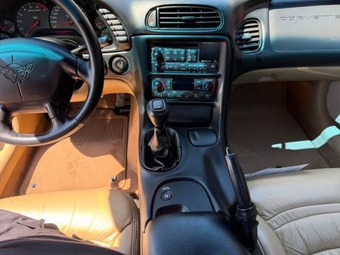 Used 1999 Chevrolet Corvette Convertible RWD image 10