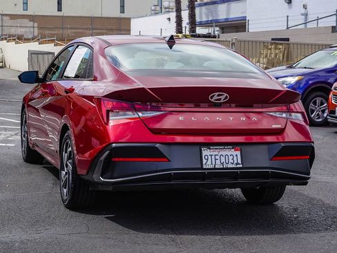 Certified 2025 Hyundai Elantra Limited image 4