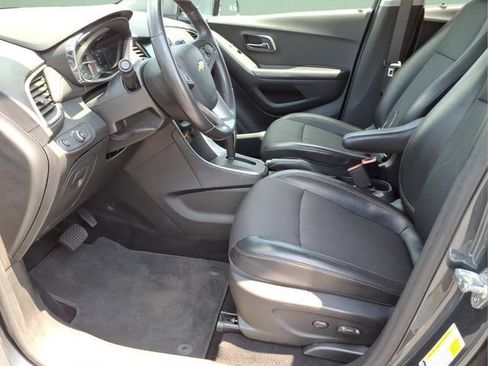 Used 2022 Chevrolet Trax LT w/ Driver Confidence Package AWD/4WD image 20