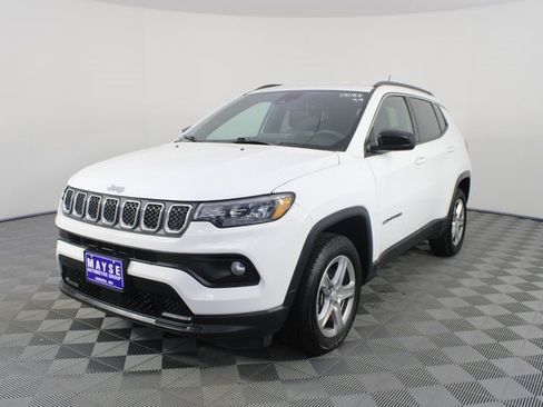 Used 2024 Jeep Compass Latitude image 20