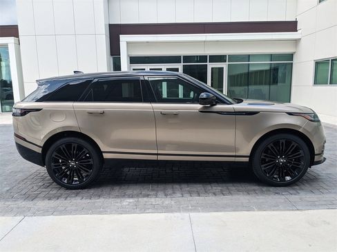 New 2026 Land Rover Range Rover Velar Dynamic SE image 3