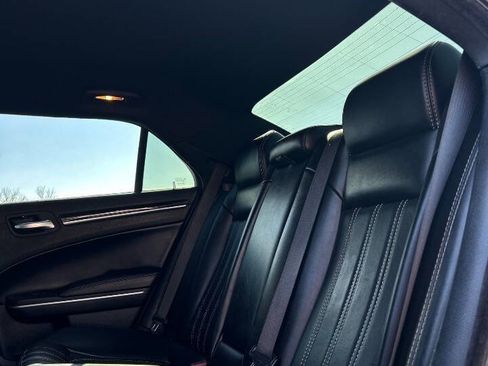 Used 2019 Chrysler 300 S image 12