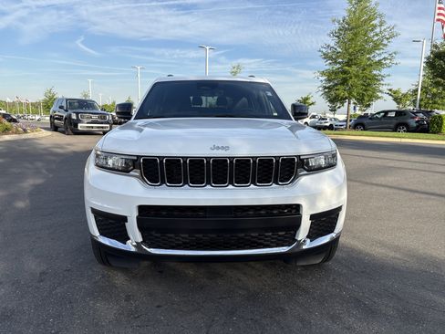 Used 2025 Jeep Grand Cherokee L Laredo image 3