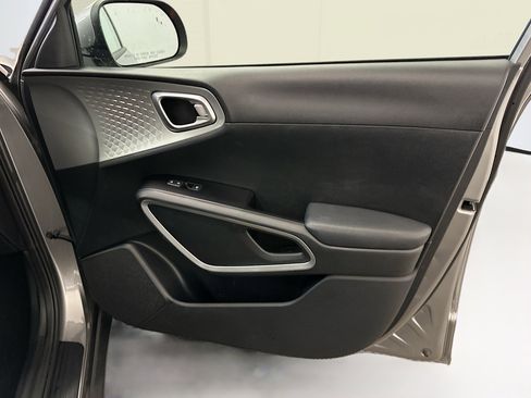 Used 2025 Kia Soul LX w/ LX Technology Package image 32