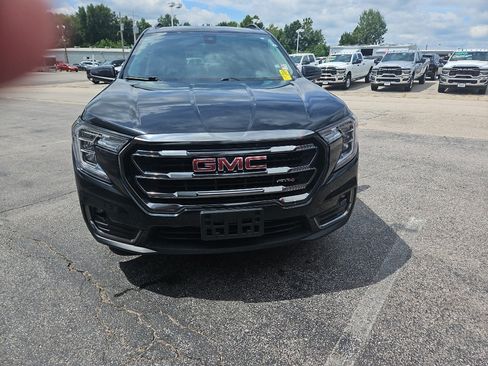 Used 2024 GMC Terrain AT4 AWD/4WD image 2