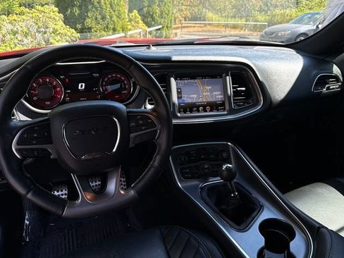 Used 2015 Dodge Challenger SRT Hellcat RWD image 11