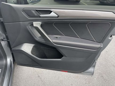 Used 2024 Volkswagen Tiguan SE R-Line w/ MDO Package, Three-Row image 41