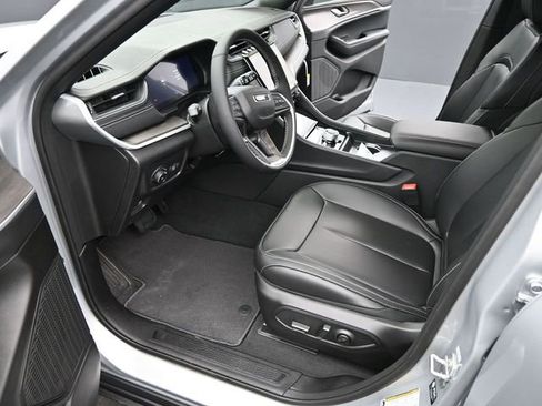 New 2025 Jeep Grand Cherokee L Limited w/ Black Appearance Package image 9