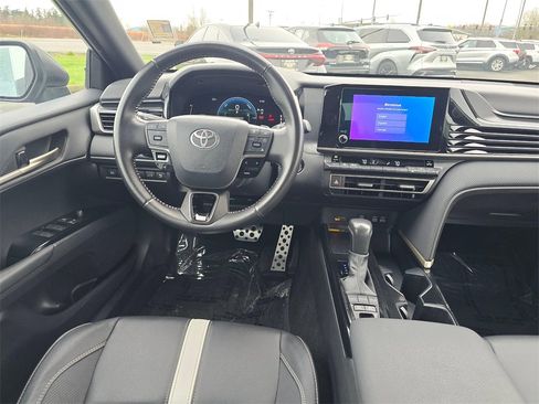 Used 2025 Toyota Camry SE image 13