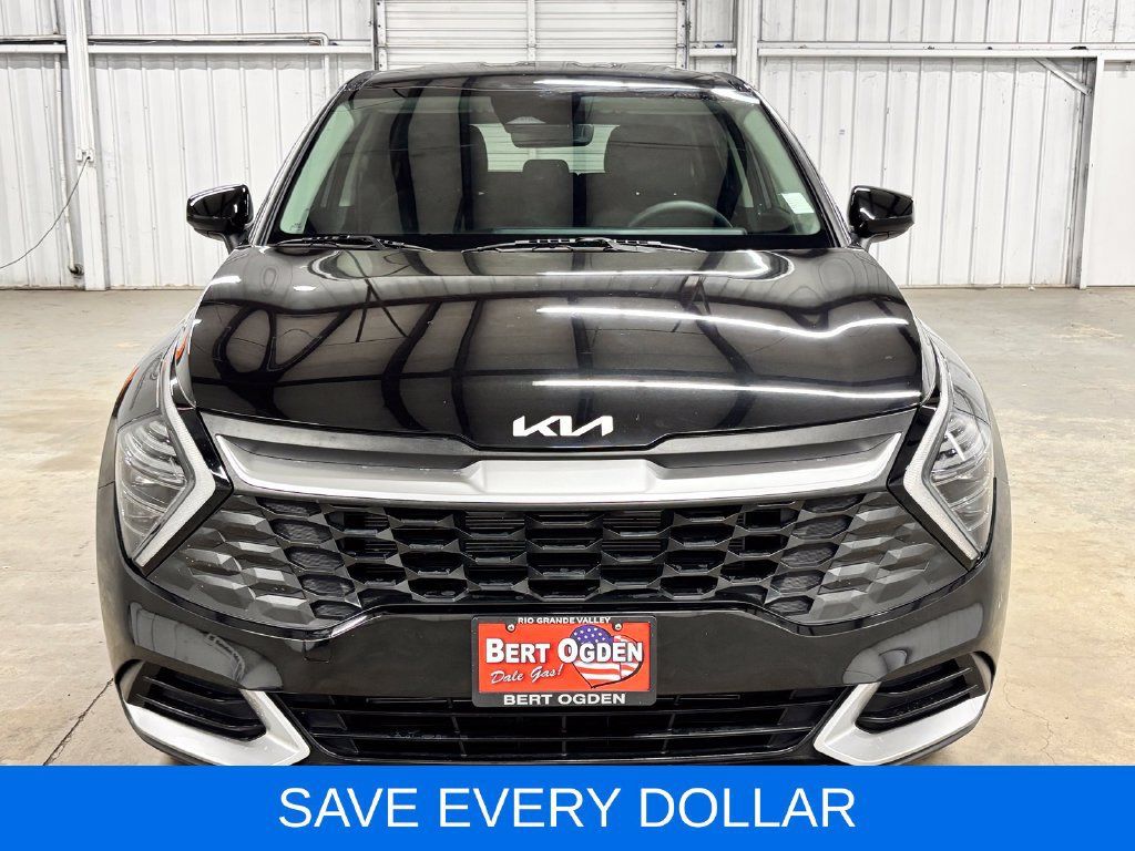 Used 2024 Kia Sportage LX FWD image 2
