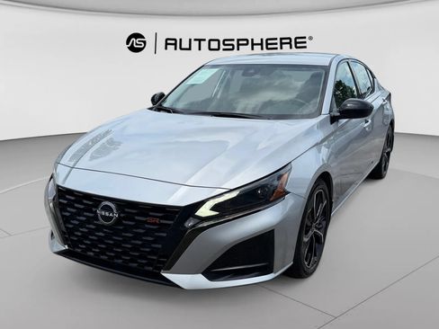 Used 2023 Nissan Altima 2.5 SR FWD image 3