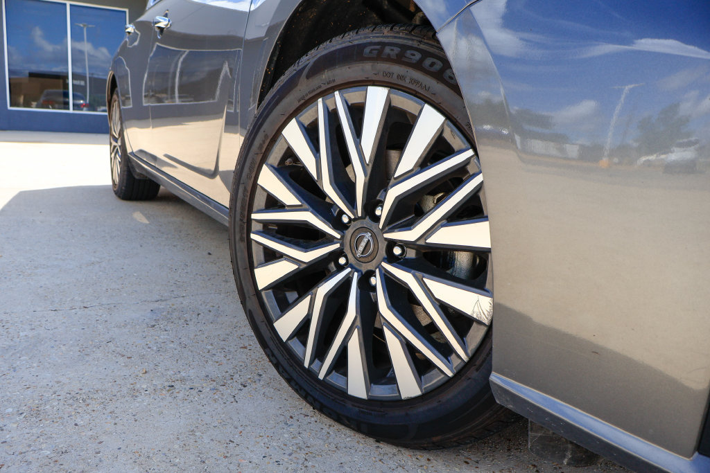 Used 2024 Nissan Altima 2.5 SV FWD image 26