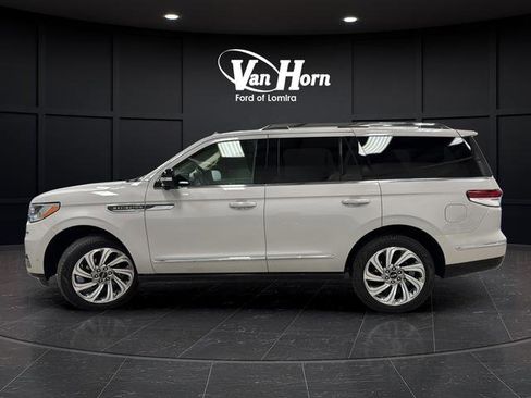 Used 2024 Lincoln Navigator Reserve AWD/4WD image 4
