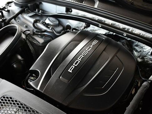 Used 2018 Porsche Macan image 56