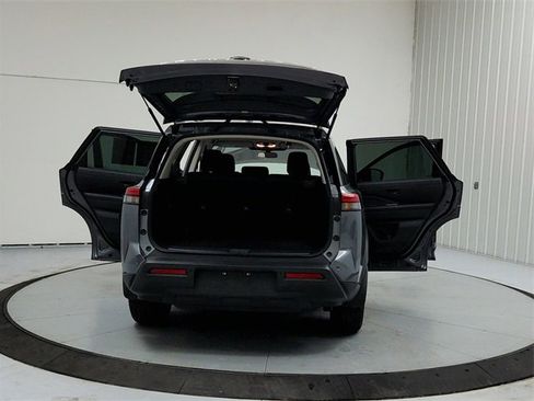 Used 2024 Nissan Pathfinder SV image 14