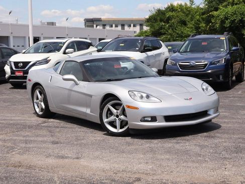 Used 2011 Chevrolet Corvette Coupe w/ 1LT RWD image 2