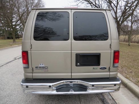 Used 2014 Ford E-250 and Econoline 250 w/ Premium Van Group image 4
