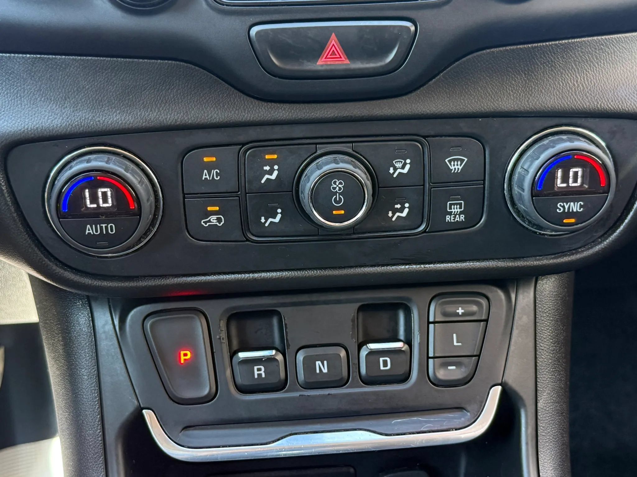 Used 2019 GMC Terrain Denali w/ Advanced Safety Package AWD/4WD image 17