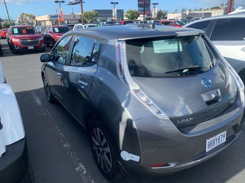 Used 2015 Nissan Leaf SL w/ Premium Package image 10
