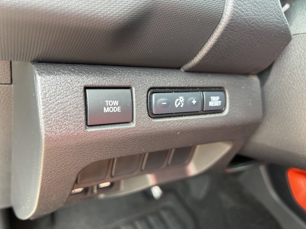 Used 2023 Nissan Frontier PRO-4X w/ Tow Package AWD/4WD image 34