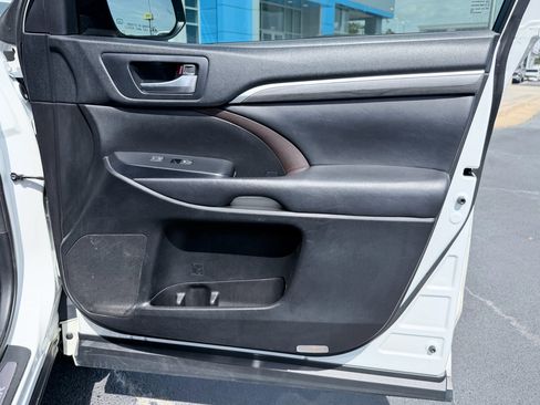 Used 2018 Toyota Highlander Limited image 33