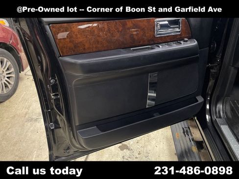 Used 2015 Lincoln Navigator 4WD image 15