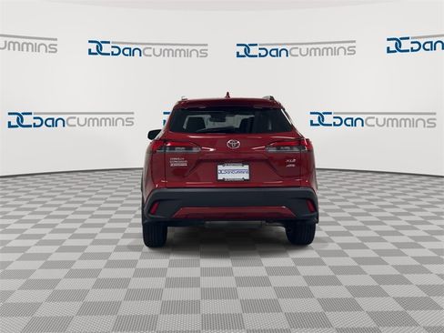 Used 2023 Toyota Corolla Cross XLE image 7