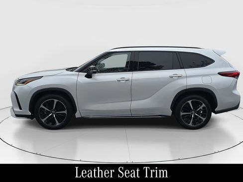 Used 2022 Toyota Highlander XSE image 9