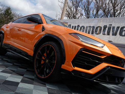 Used 2022 Lamborghini Urus AWD/4WD image 92