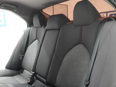 Used 2020 Toyota Camry LE image 28