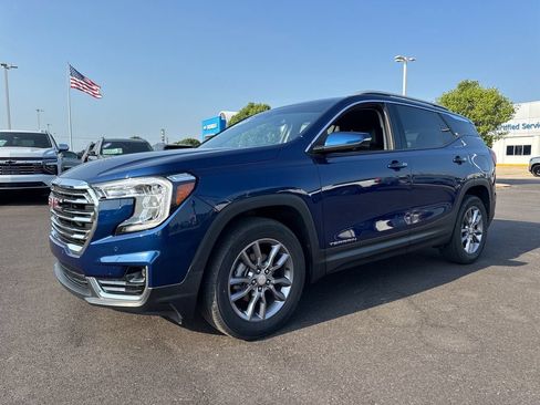 Used 2023 GMC Terrain SLT w/ Infotainment Package II AWD/4WD image 2
