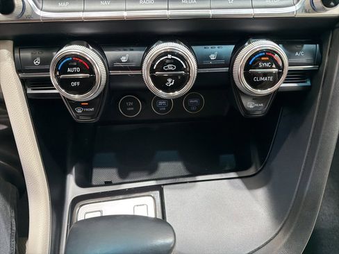 Used 2023 Genesis G70 2.0T image 19